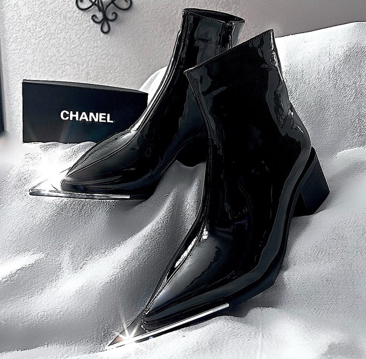 Sexy Pointed Toe Patent Noir Boots
