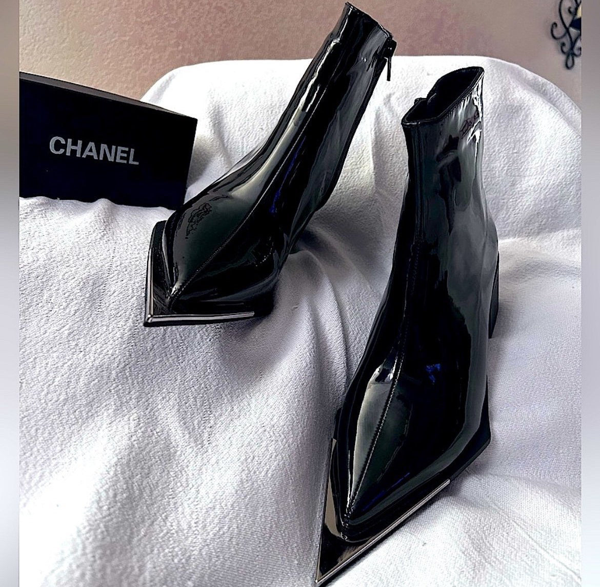 Sexy Pointed Toe Patent Noir Boots