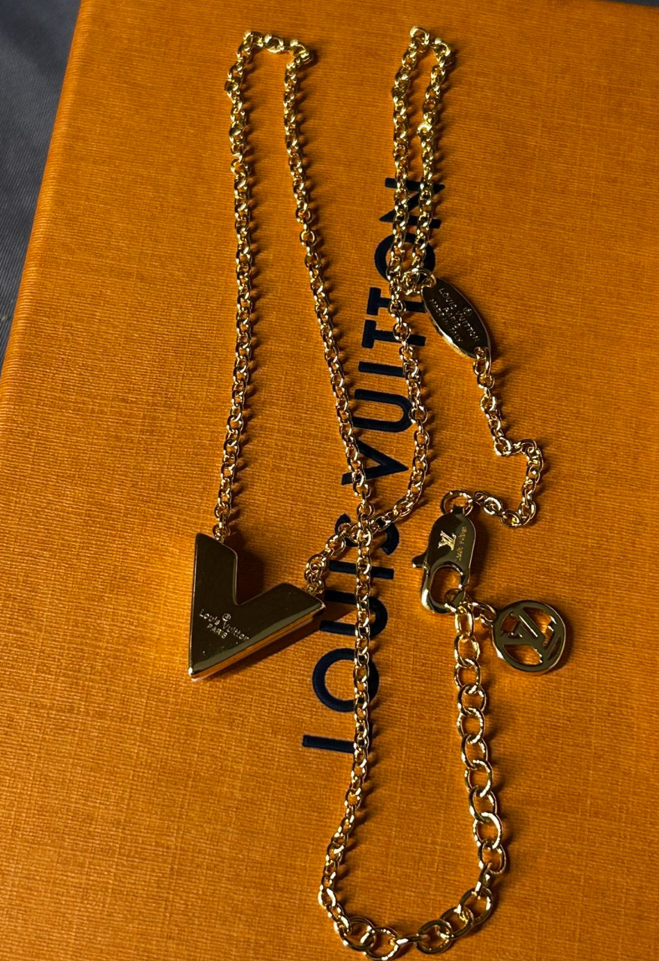 Resin Essential V Pendant Necklace