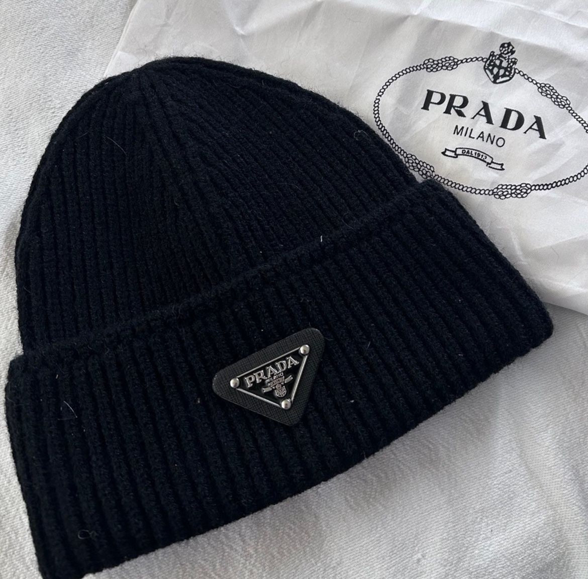 Unisex Wool and Cashmere Beanie.