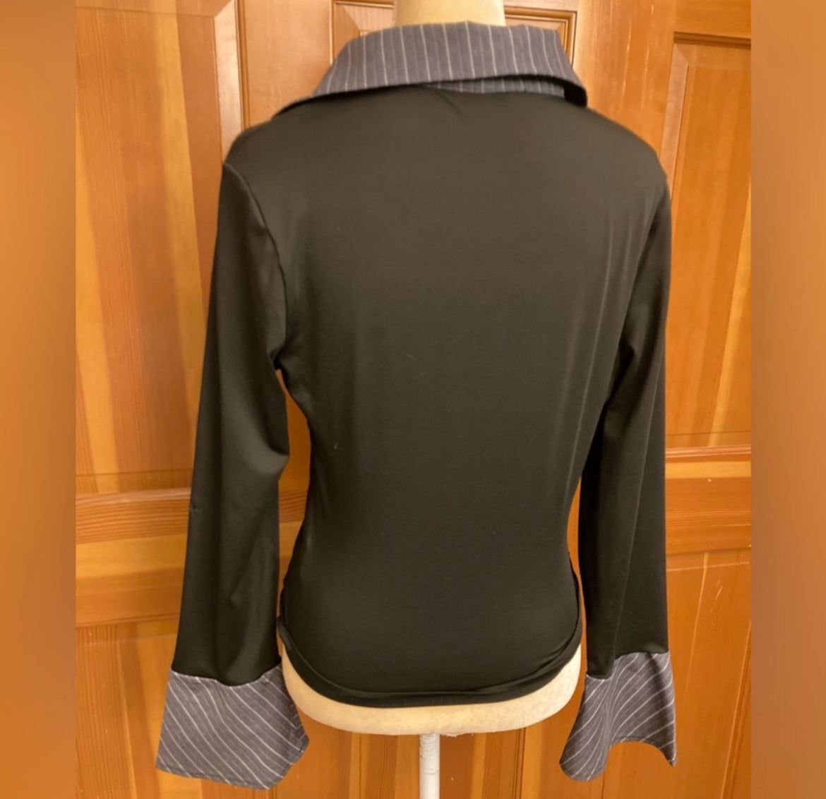 Artdeco Cuffed Sleeve Pinstriped Blouse