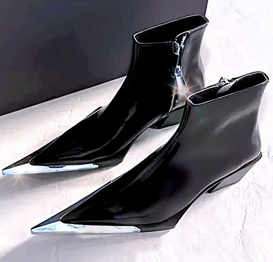 Sexy Pointed Toe Patent Noir Boots